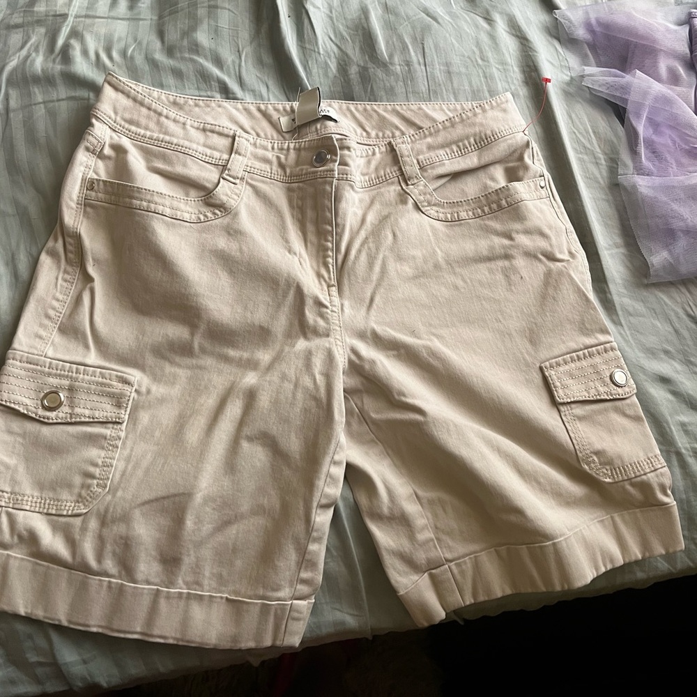 Women size 4 cargo shorts